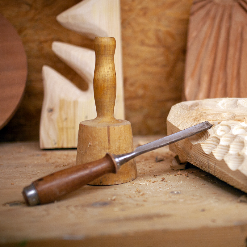 Les outils du sculpteur sur bois.